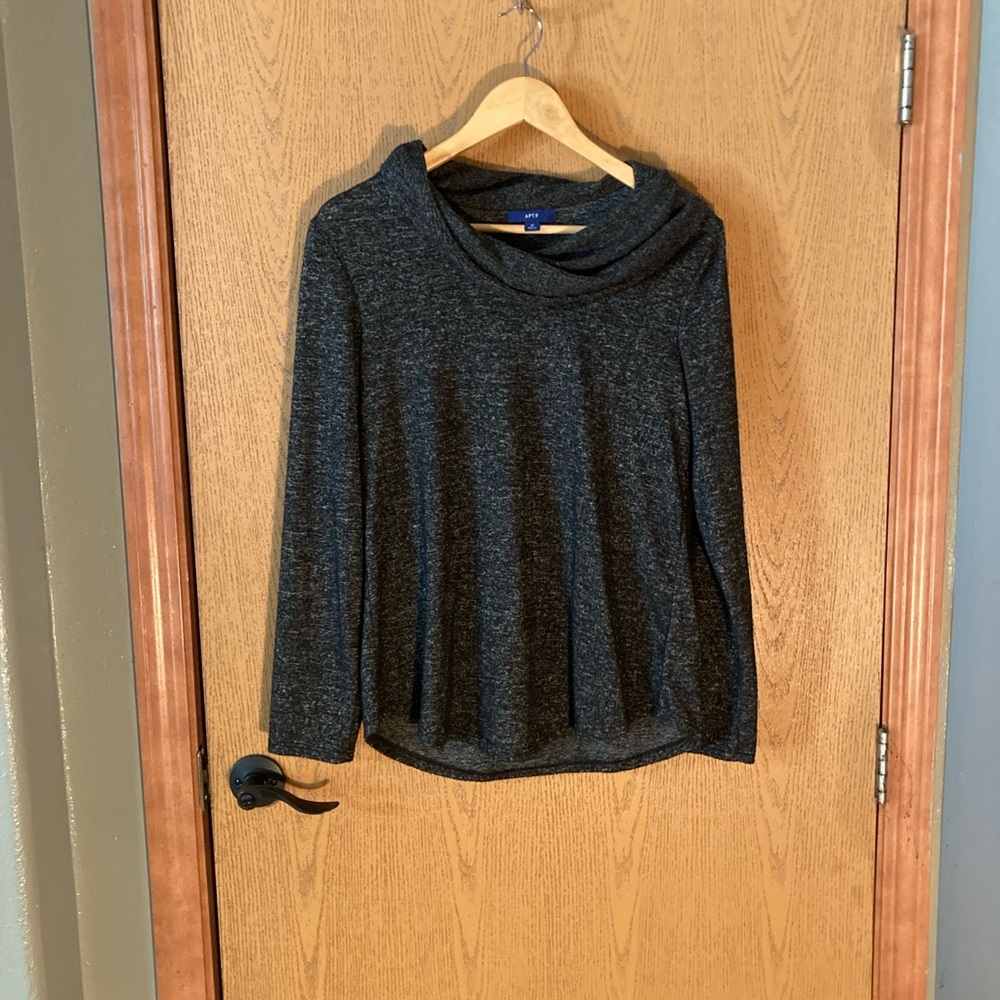 Cute grey Apt. 9 sweater size M